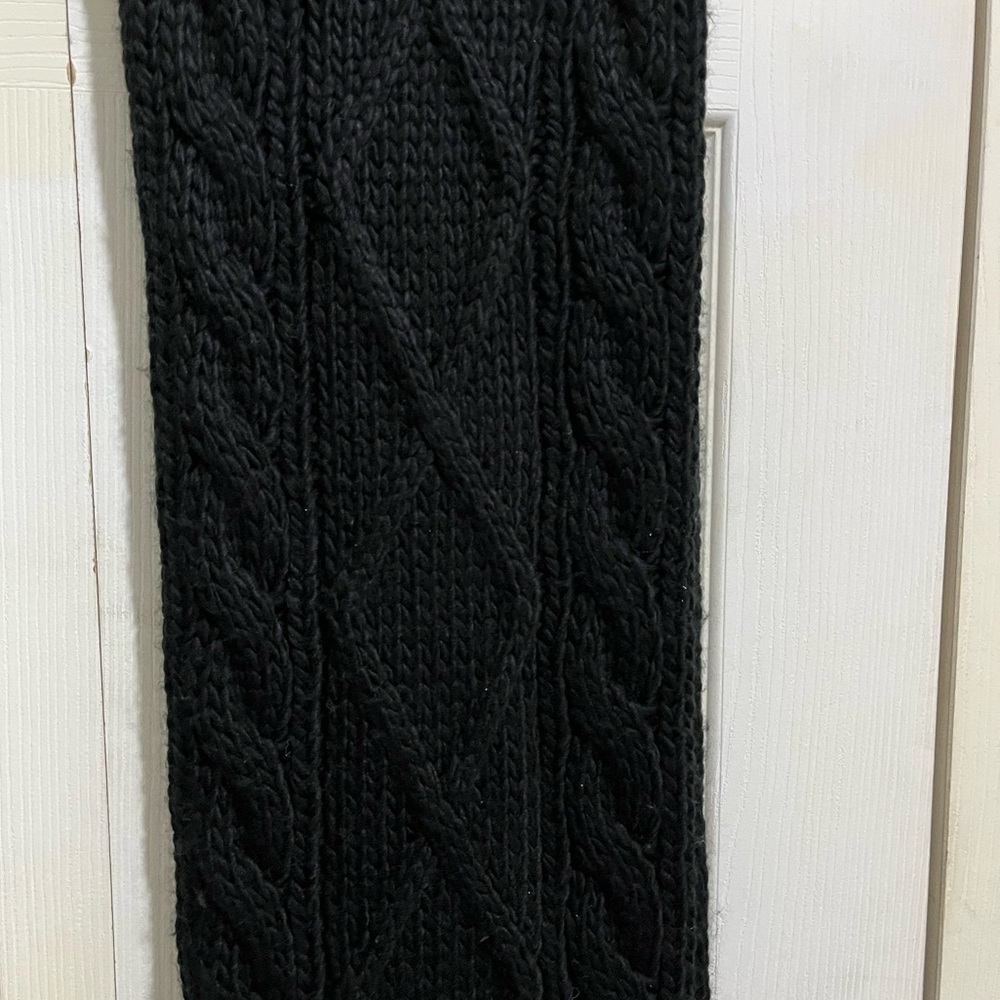 Guess Women’s Black Chunky Cable Knit Scarf